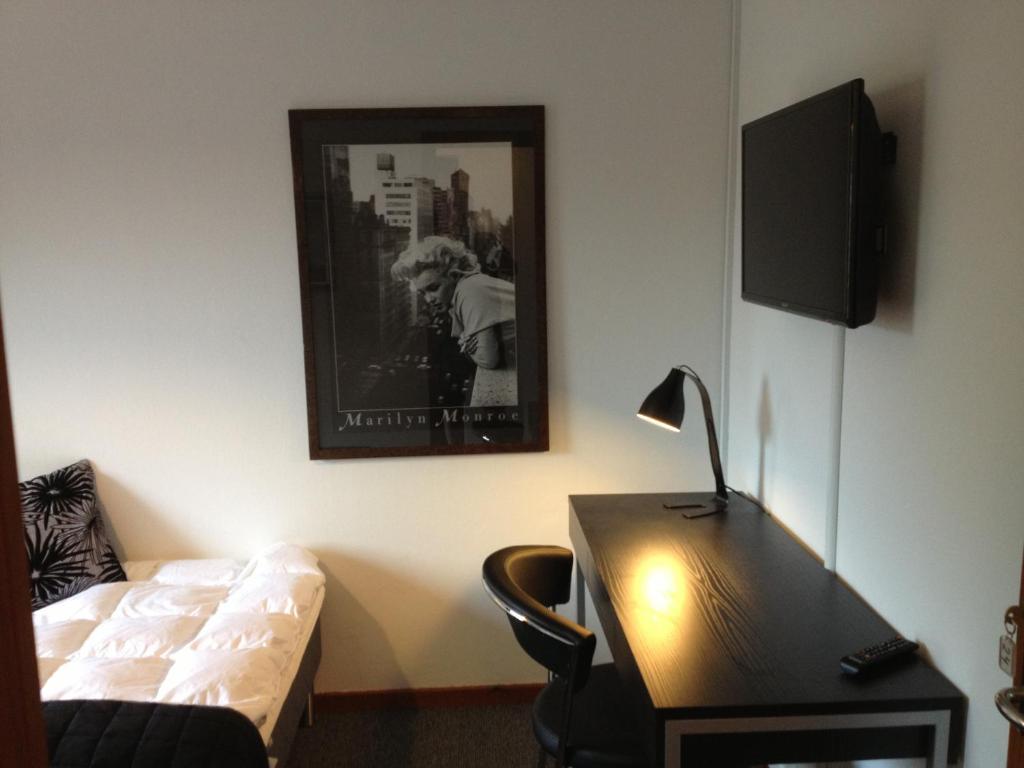 Kanns Hotel Åkirkeby Zimmer foto